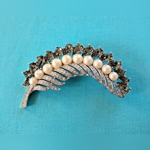 Vintage Crown Trifari Rhodium Plated Faux Pearl Pave' Rhinestone Feather Brooch